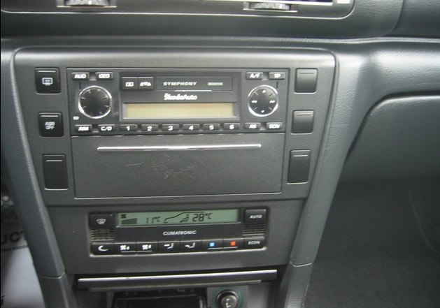 Autorádio ŠKODA Superb I. JVC KD-X162 s instalační sadou