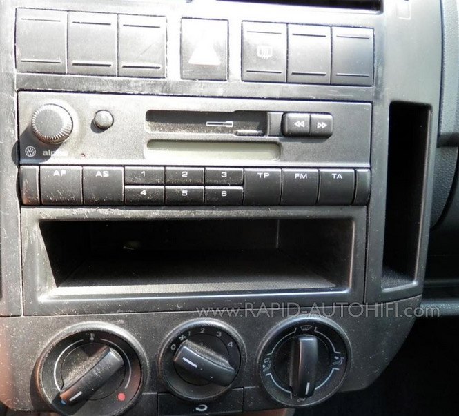 Autorádio VW Polo 2002-2005 JVC KD-X162 s instalační sadou