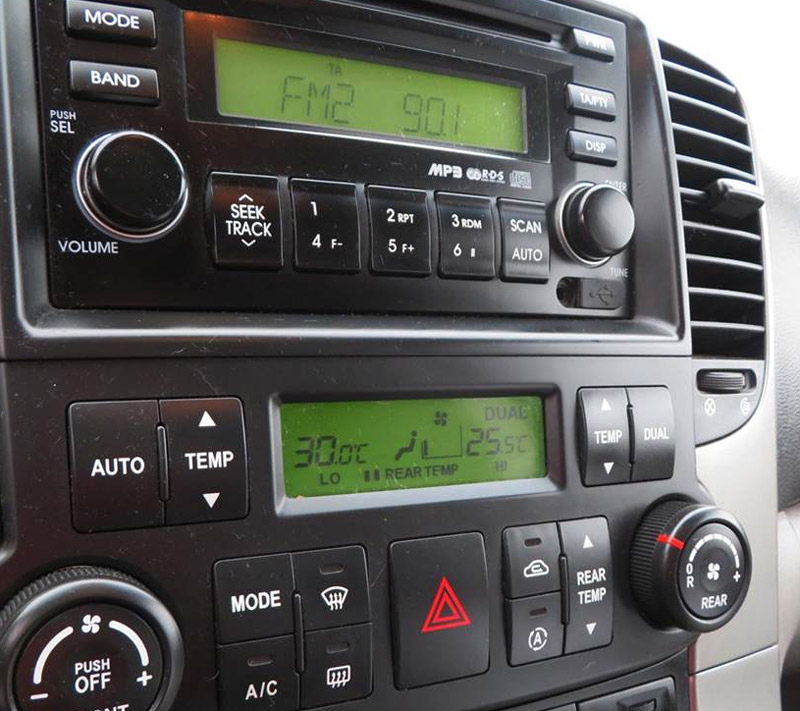 Rámeček autorádia Kia Carnival 2006-2014 Sada s konektorem