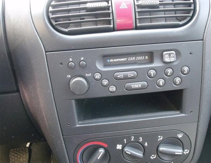 Autorádio OPEL CORSA C 2000-2004 JVC KD-X162 s instalační sadou