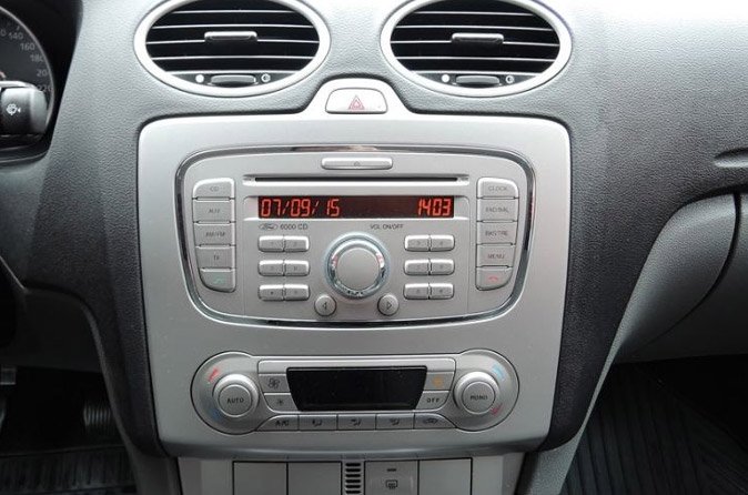 Autorádio FORD Focus 2007-2010 JVC KD-X162 s instalační sadou