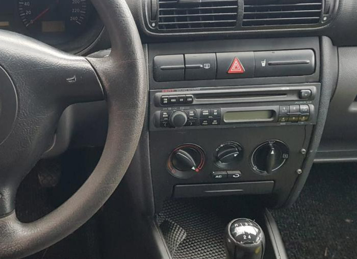 Autorádio SEAT Leon Toledo JVC KD-X162 s instalační sadou