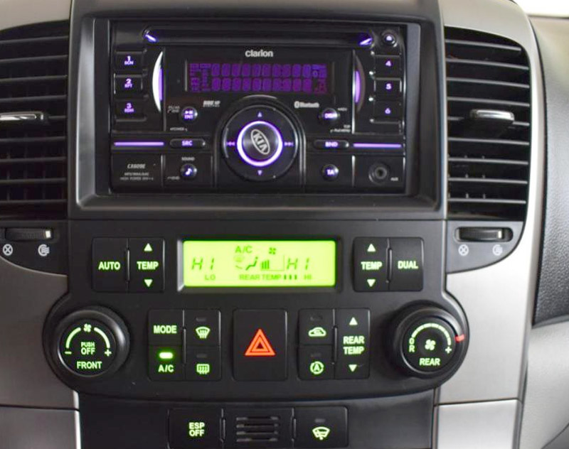 Rámeček autorádia Kia Carnival 2006-2014 Sada s konektorem