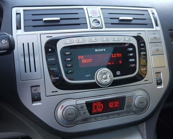 Rámeček autorádia FORD Kuga 2008-2012 2DIN Sada s konektory