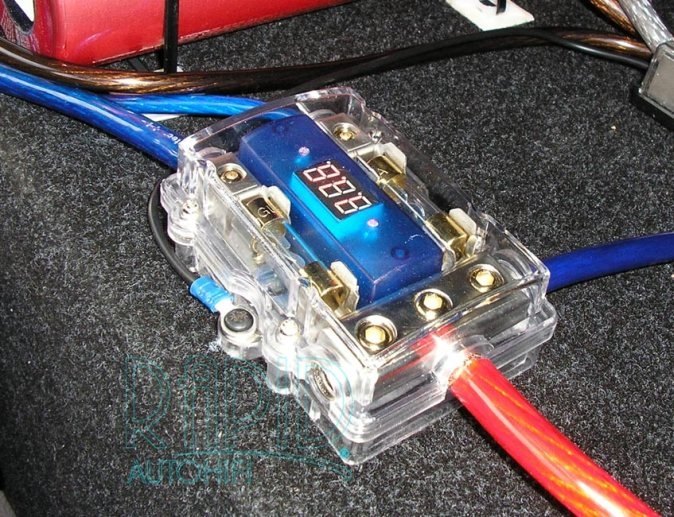 Pojistkové pouzdro Prosonic s digitálním voltmetrem